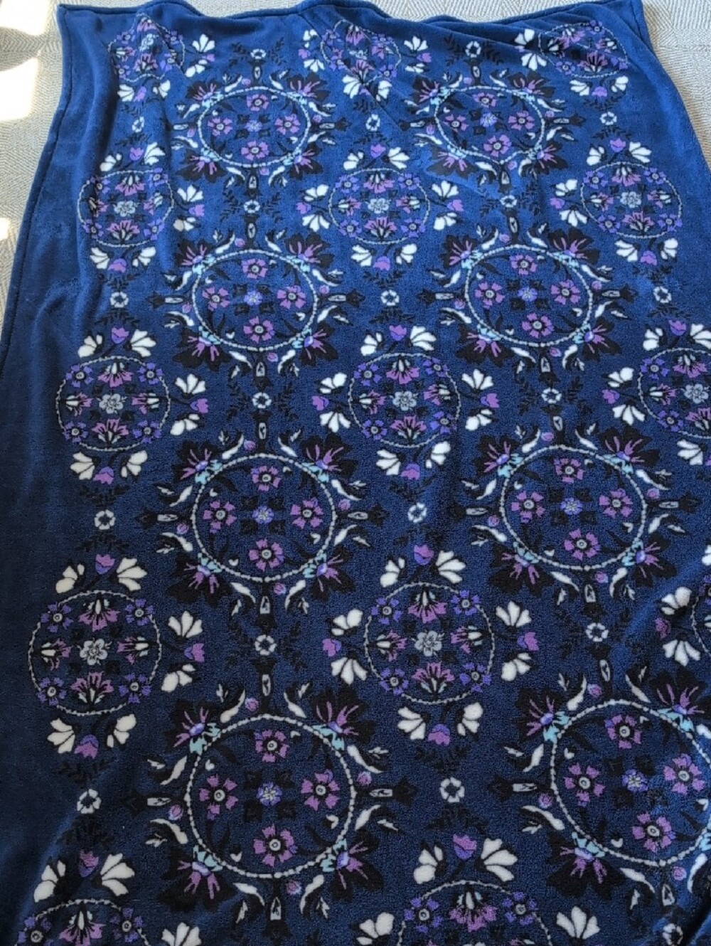 Vera Bradley Purple & Navy Plush Throw Blanket In Fleur Medallion Floral - Picture 3 of 6